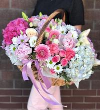 Композиция солнечный день в Ярополец Цветочная композиция из Розы, Хризантемы, Пионы и Лизиантусы в корзине в Ярополец