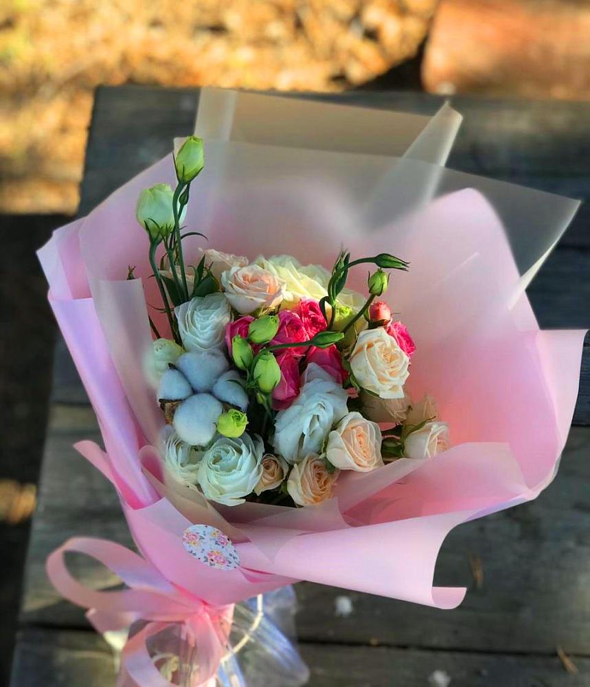 Букет цветов из: Розы и Лизиантусы в Ярополец