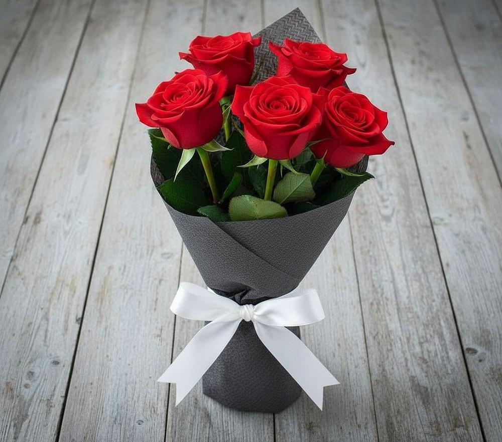 Букет 5 Красных роз Эдлесс Лав в Ярополец
