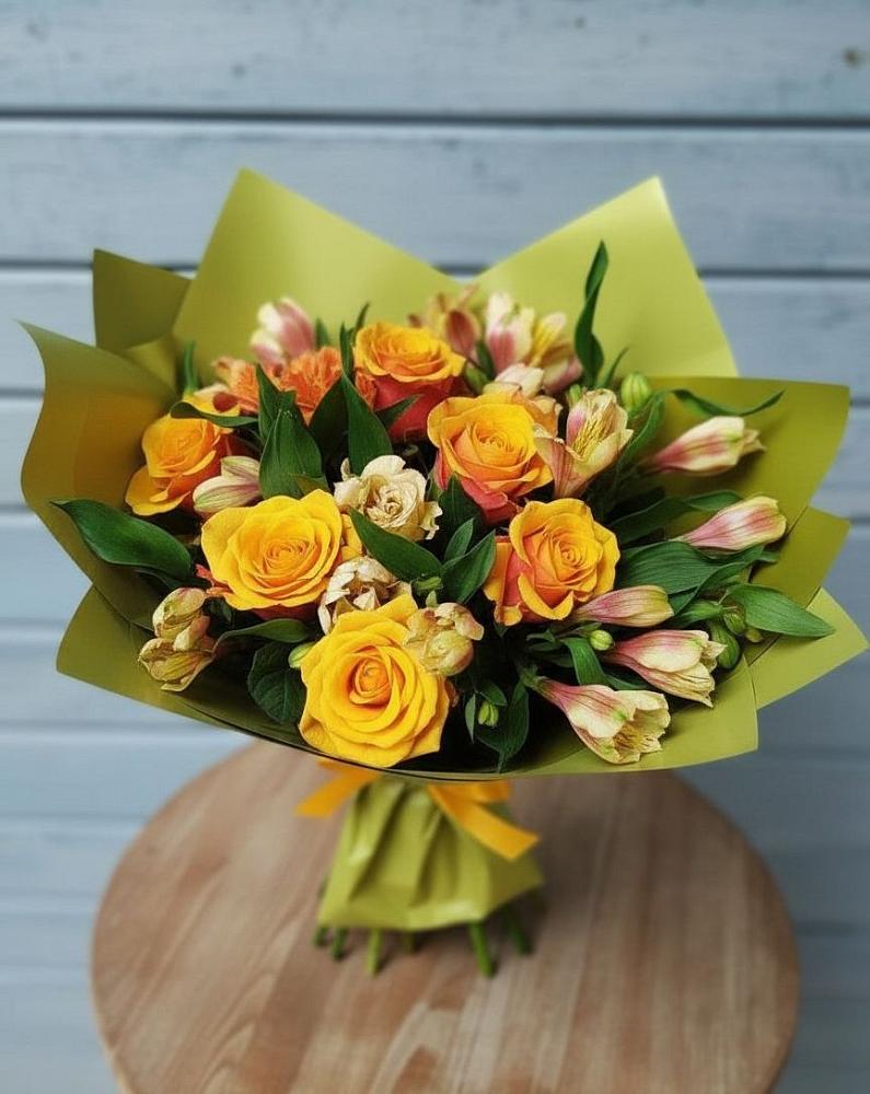 Букет цветов из: Альстромерии и Розы в Ярополец
