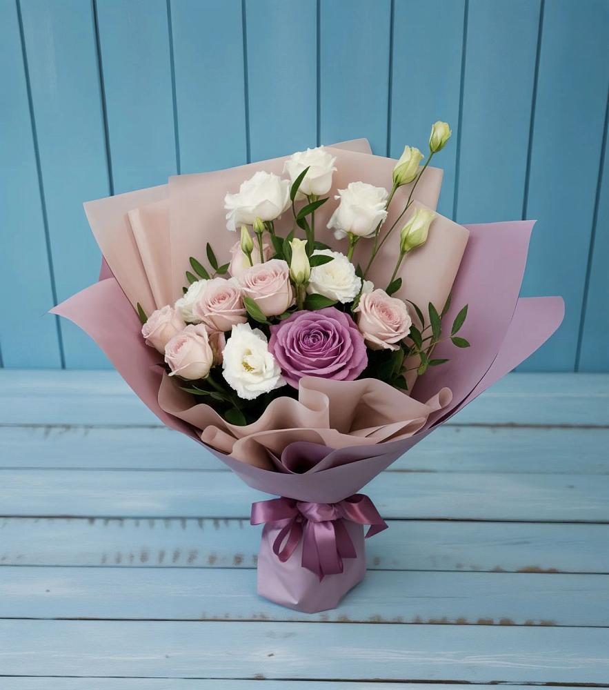 Букет цветов из: Розы и Лизиантусы в Ярополец